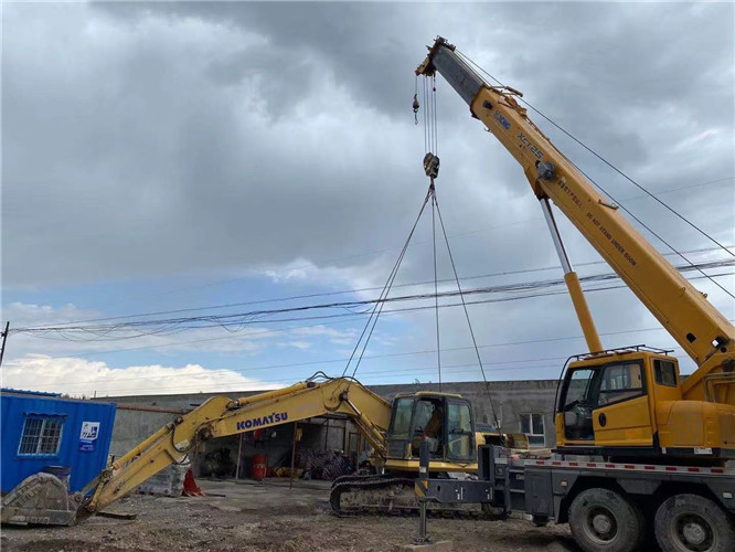 云城区25吨吊车的工作半径是多少？