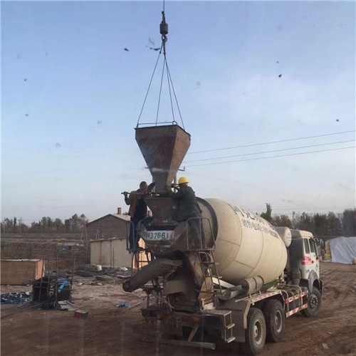 云城区“精准瞄准”—— 吊车的 “定位导航” 技术