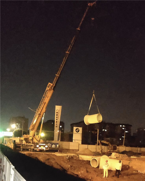 云城区“弯臂矫正”—— 吊车的 “形变补偿” 技术