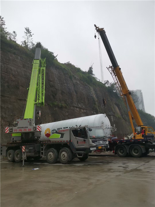 云城区“不怕风雨冻”—— 吊车的 “恶劣环境适应” 技术